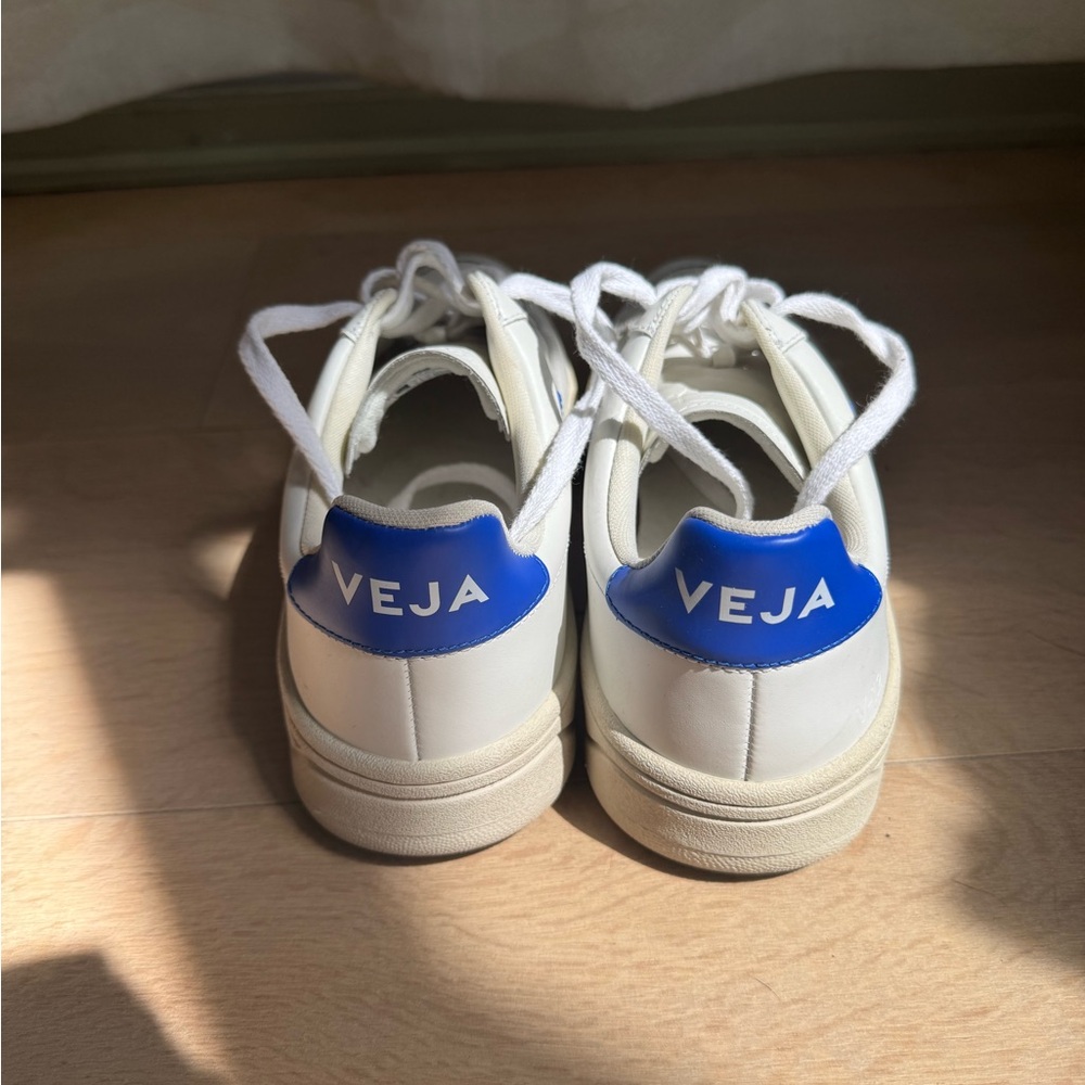 Veja - V-10 Leather Sneakers - Picture 7 of 8